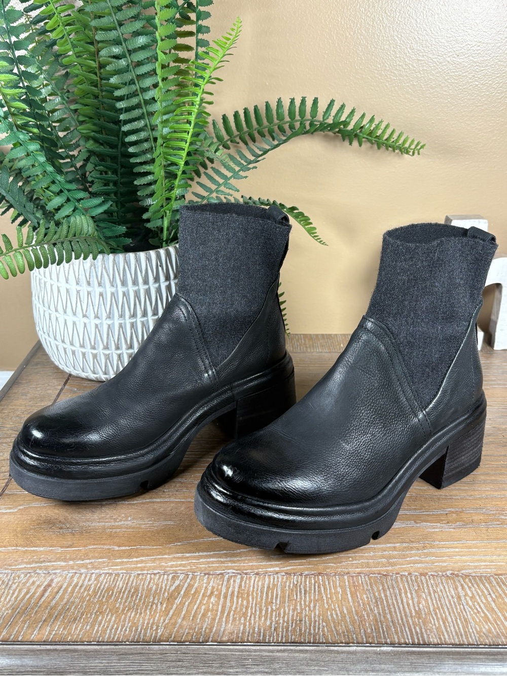 A.S.98 Edie Black Lug Sole Ankle
Boots Women's Size 6 - Picture 4 of 14